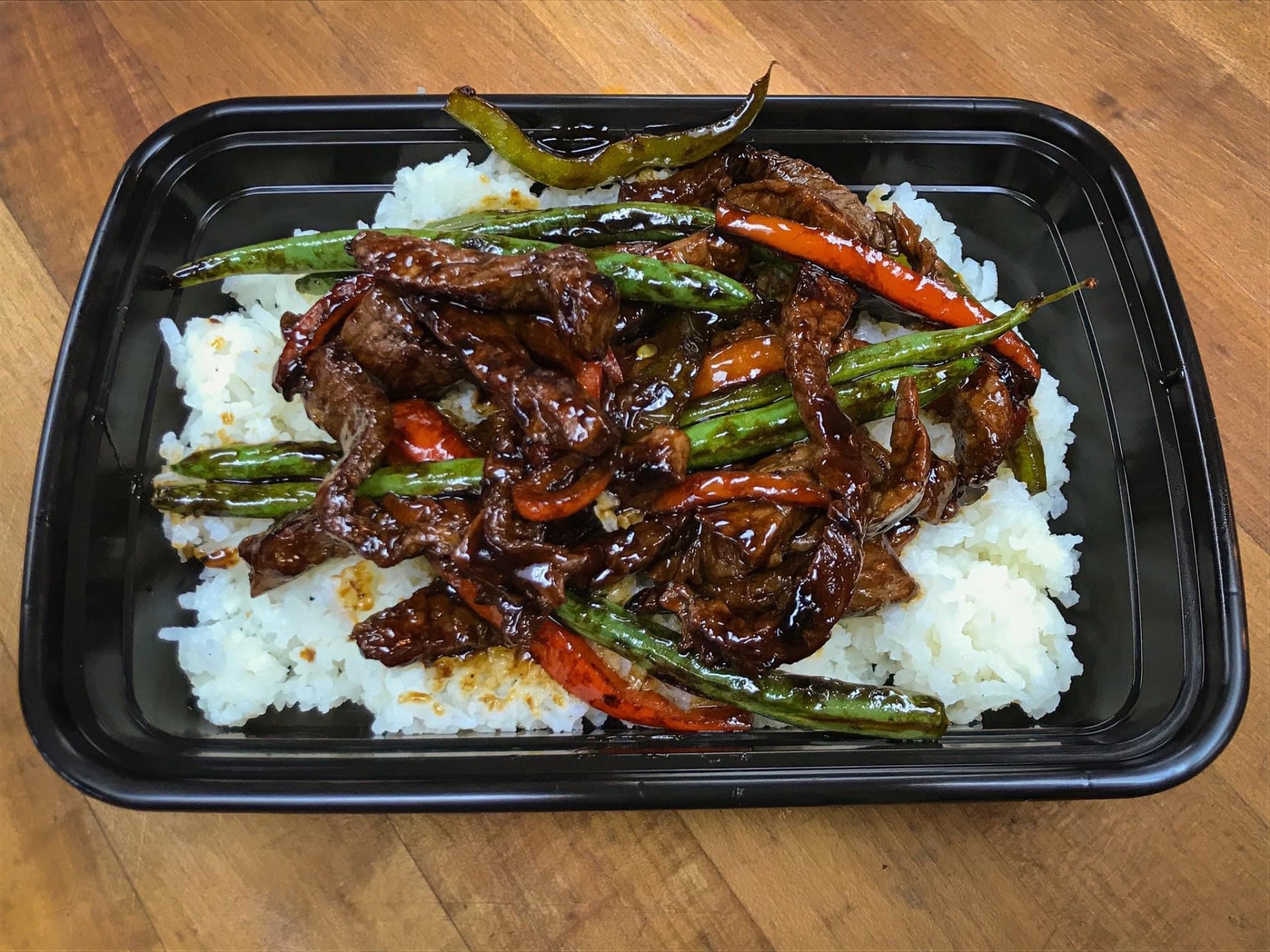 Beef and green beans over white rice meal prep plate