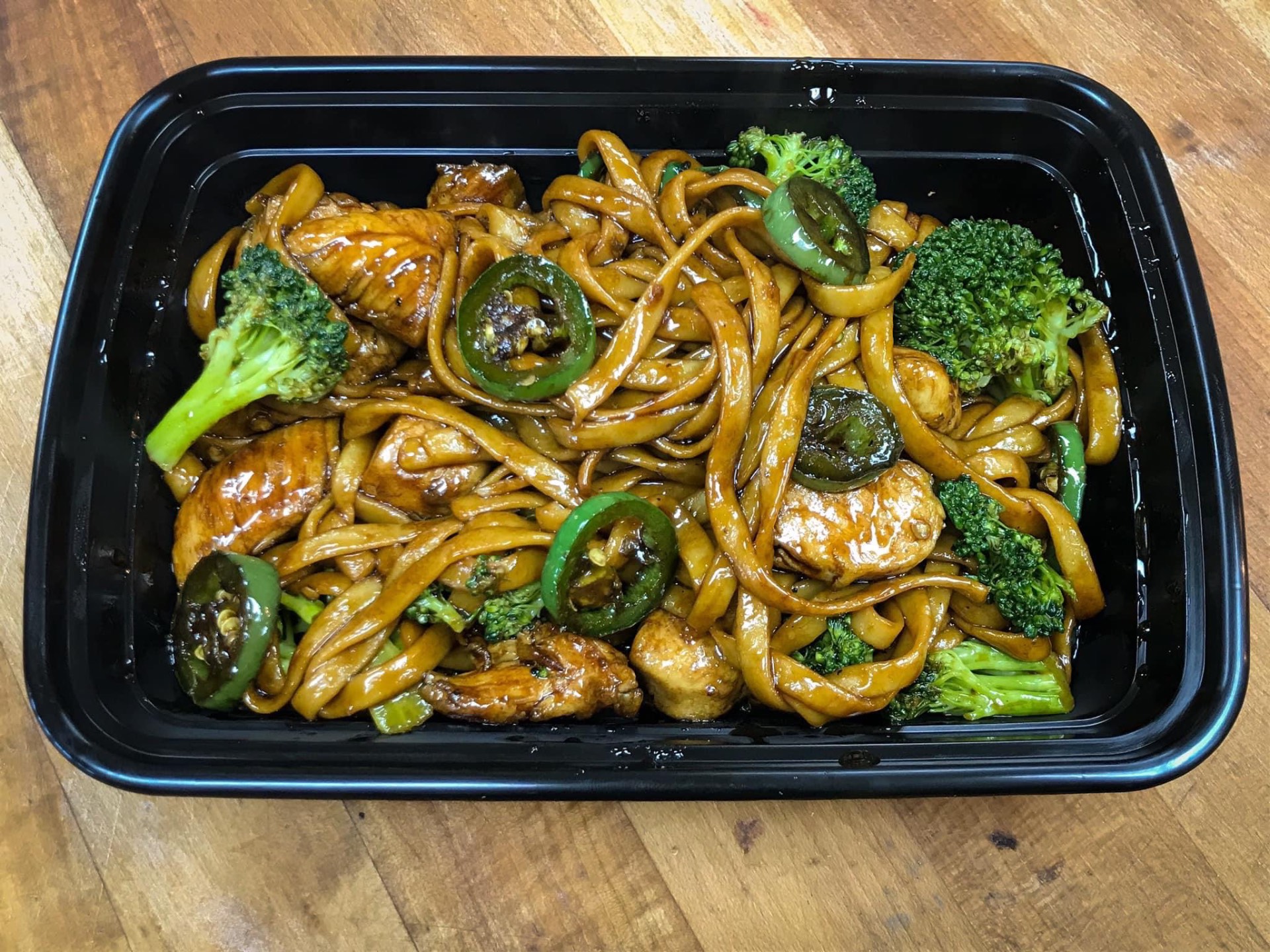 Chicken noodles with broccoli meal prep plate